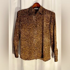 Liz Claiborne Size Small long sleeve animal print button down w/collar polyester